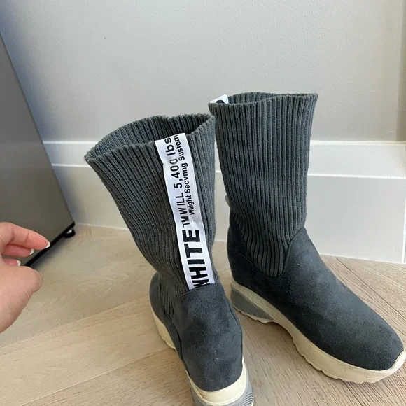 Gray Ribbed Knit Boots - Picture 4 of 5